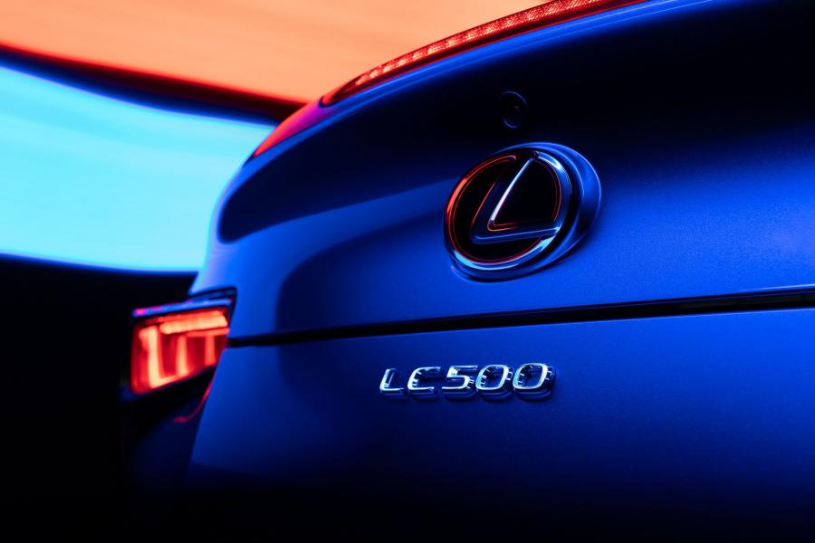 Логотип Lexus LC500 Convertible Regatta Edition 2020 года  (NA) (фото 22 из 51)